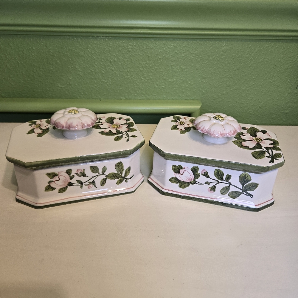 Vintage 2 Ceramic handpainted Italian trinket boxes signed TWH 72195